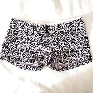00 American Eagle tribal print stretch shorts pockets shorties black white teen